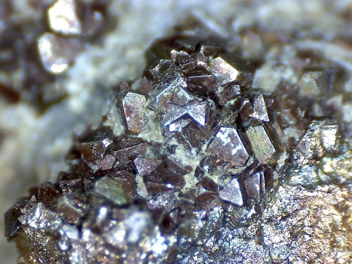 Silver chloride often used in silver plating contains 75.27 ag